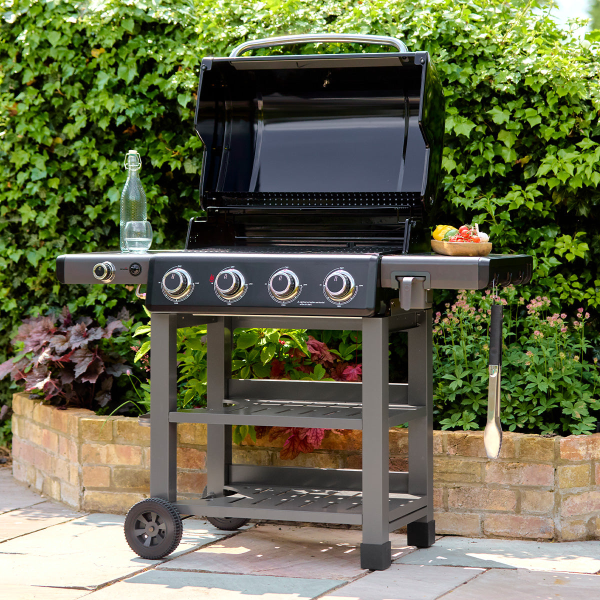 Carbon 4 Burner Barbecue With Side Burner